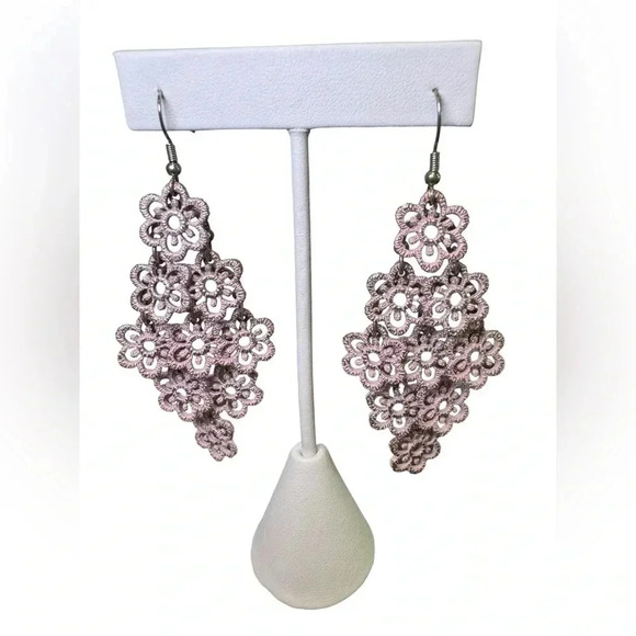 NWT 2.5” Purple Laces Flower Earring With Twotoned Metal Elegant Floral southern - Picture 2 of 8